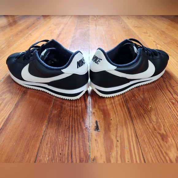 Nike Cortez Basic Leather 'Black White - Picture 4 of 6